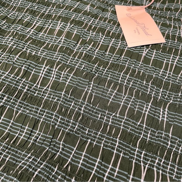 NWT Target brand Universal Thread smocked puff sleeve blouse. - Picture 2 of 10